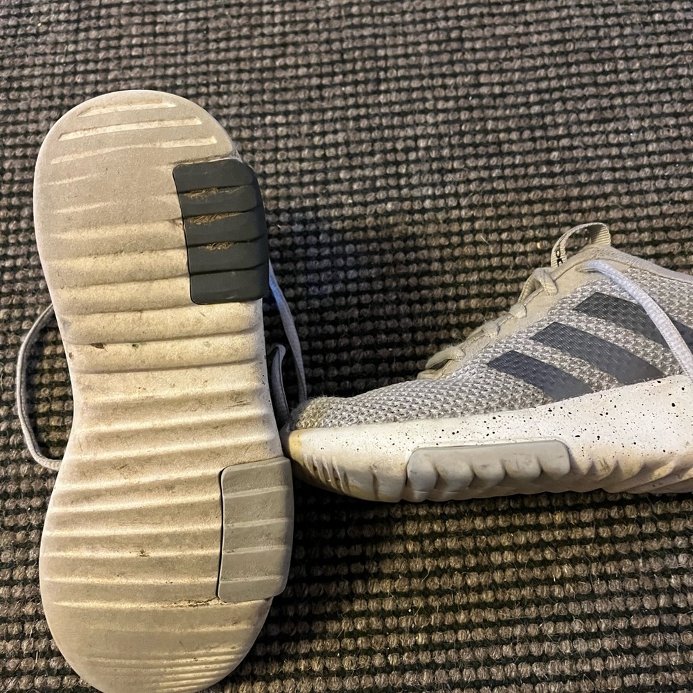 Adidas Kids Grey Shoes size 1 - Picture 4 of 5